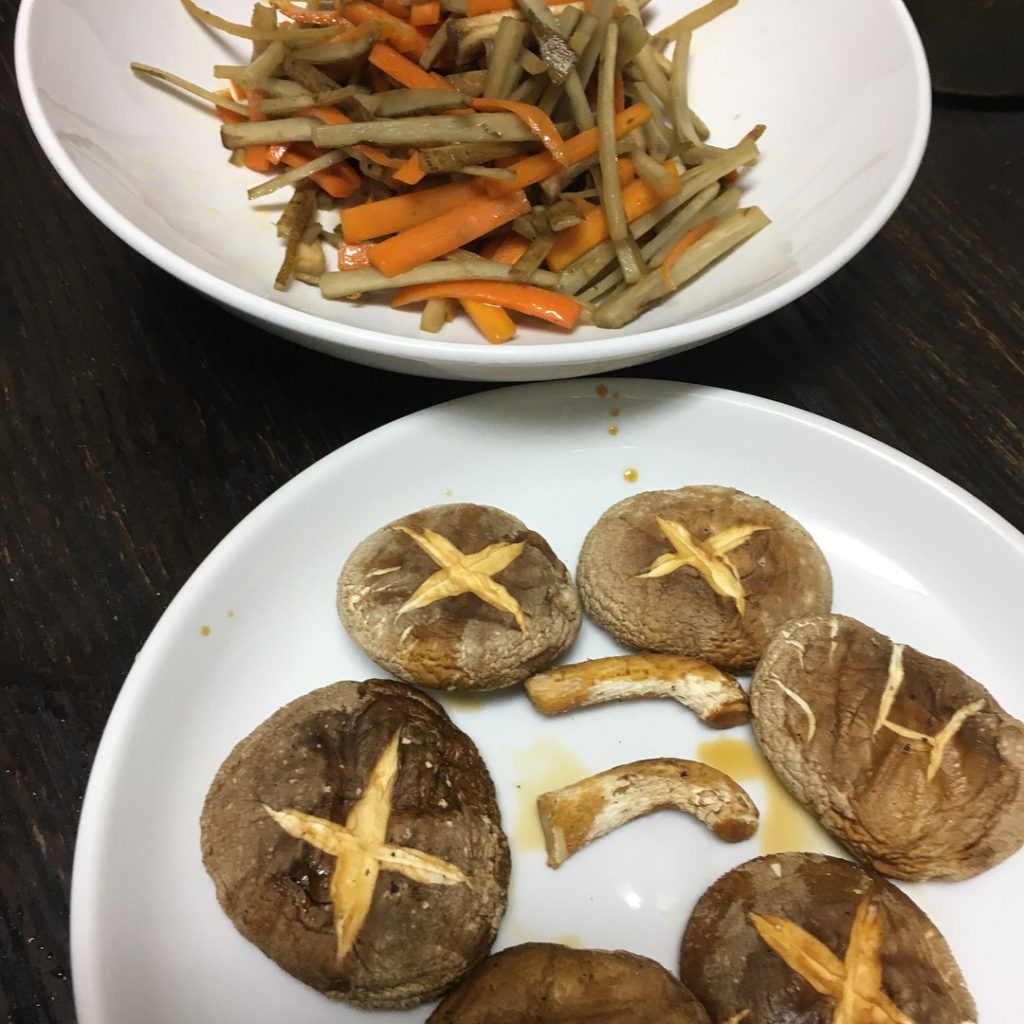 しいたけの素焼きときんぴらごぼう　＃くまのレシピ